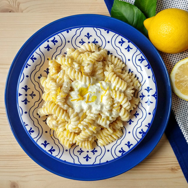 ricetta xebon pasta con sugo di feta e scorza di limone